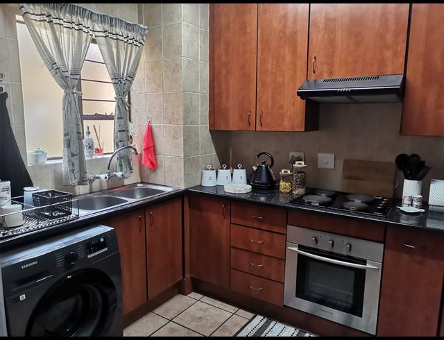 2 BEDROOM SECTIONAL TITLE FOR SALE IN SONNEVELD